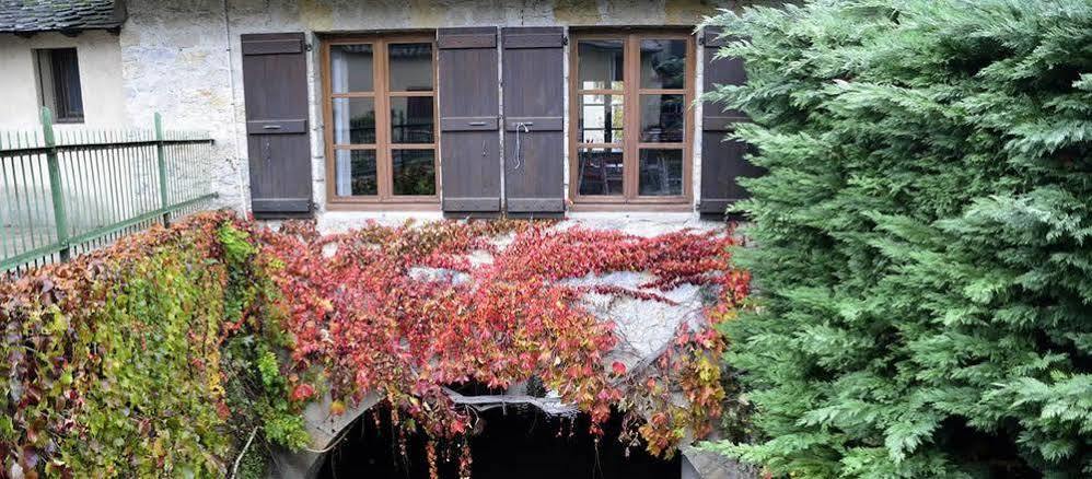 Logis Hotel Restaurant L'Auberge Du Chateau Muret-le-Château Exterior foto